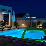 Feriehus House Sara With Heated Pool Privlaka (Zadar)