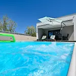 House Sara With Heated Pool Privlaka (Zadar)