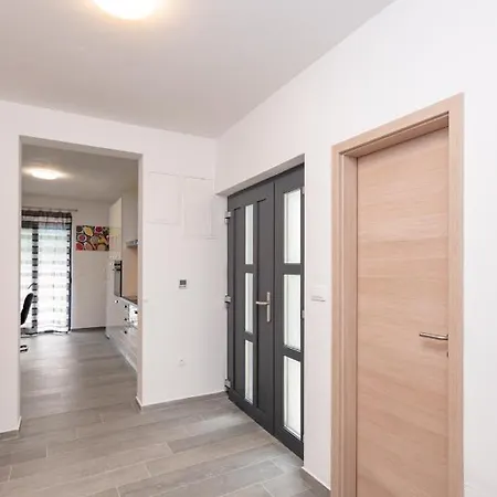 Kuca Za Odmor Sara With Heated Pool Holiday home Privlaka (Zadar)