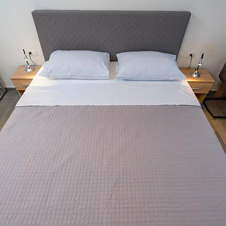 Kuca Za Odmor Sara With Heated Pool Holiday home *