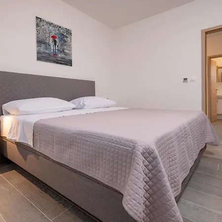 Kuca Za Odmor Sara With Heated Pool Holiday home Privlaka (Zadar)