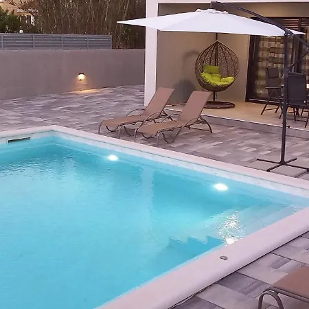 Holiday home Kuca Za Odmor Sara With Heated Pool *