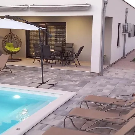 Kuca Za Odmor Sara With Heated Pool