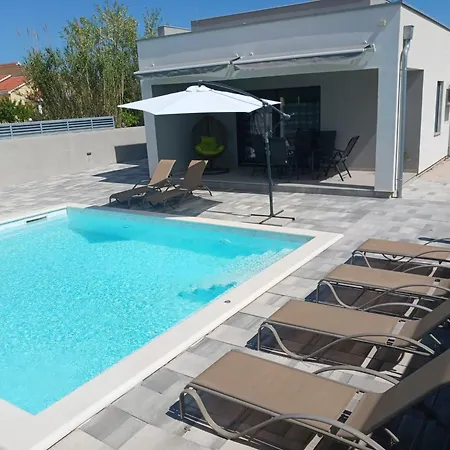 Holiday home Kuca Za Odmor Sara With Heated Pool *