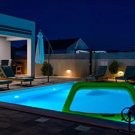 Prázdninový dům House Sara With Heated Pool Privlaka (Zadar)