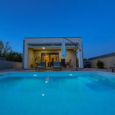 House Sara With Heated Pool * Privlaka (Zadar)