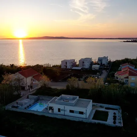 House Sara With Heated Pool Prázdninový dům *
