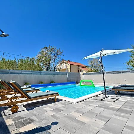 Prázdninový dům House Sara With Heated Pool *