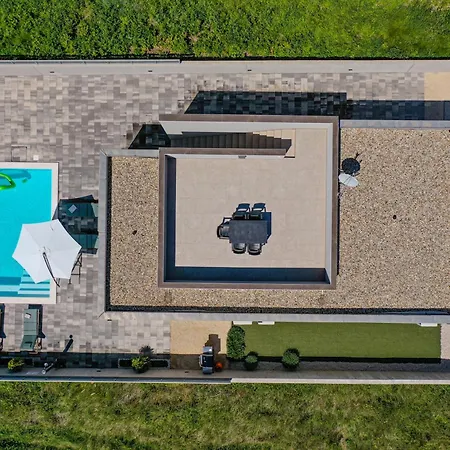 House Sara With Heated Pool Prázdninový dům Privlaka (Zadar)