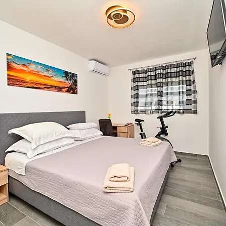 House Sara With Heated Pool Prázdninový dům Privlaka (Zadar)