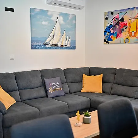 House Sara With Heated Pool *