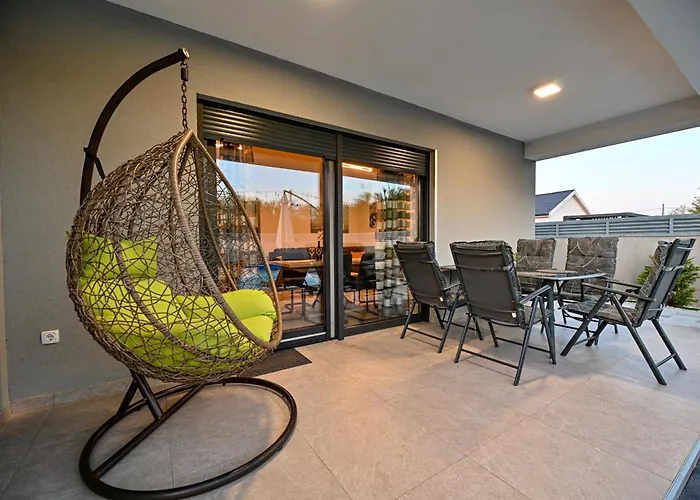 House Sara With Heated Pool *