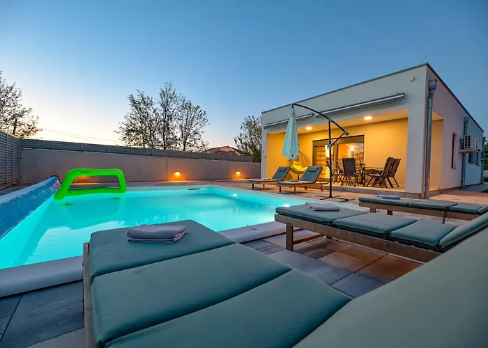 House Sara With Heated Pool Privlaka (Zadar)