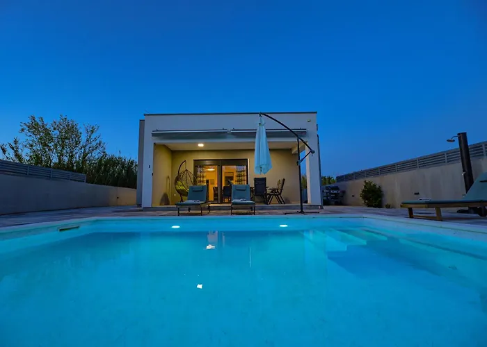 House Sara With Heated Pool * Privlaka (Zadar)