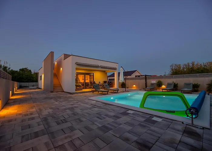 House Sara With Heated Pool