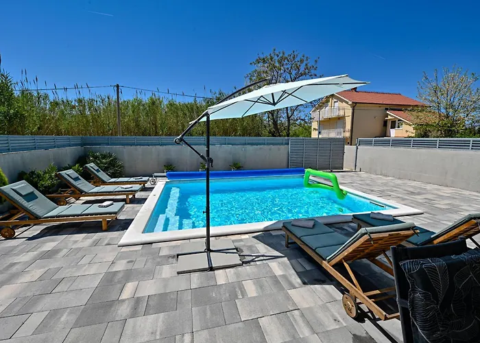 Σπίτι διακοπών House Sara With Heated Pool *
