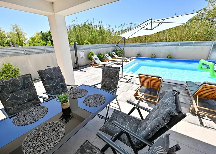 House Sara With Heated Pool Privlaka (Zadar)