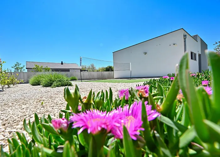 House Sara With Heated Pool * Privlaka (Zadar)