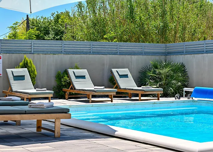 House Sara With Heated Pool