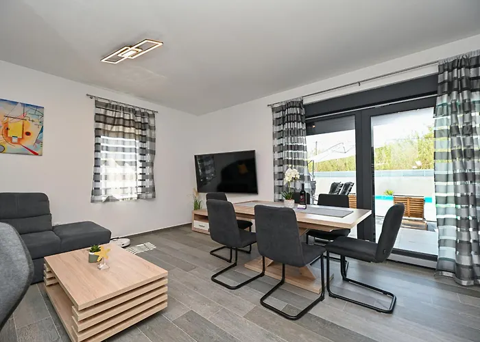 House Sara With Heated Pool Privlaka (Zadar)