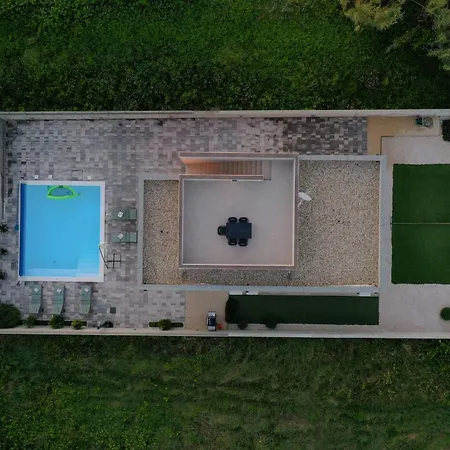 Hébergement de vacances House Sara With Heated Pool *