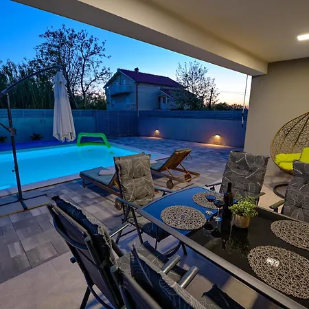 House Sara With Heated Pool Hébergement de vacances Privlaka (Zadar)