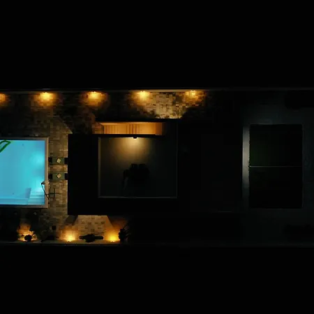 House Sara With Heated Air Massage Pool *