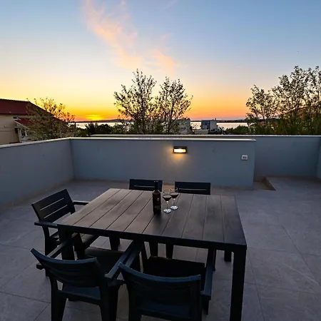 House Sara With Heated Pool * Privlaka (Zadar)