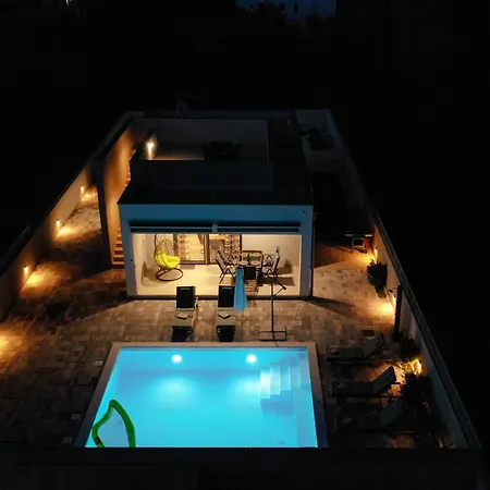 House Sara With Heated Air Massage Pool