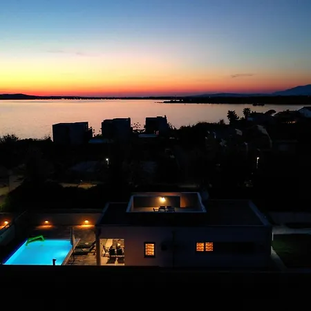 House Sara With Heated Pool Holiday home *