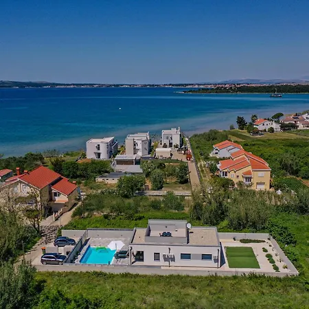 House Sara With Heated Pool Hébergement de vacances Privlaka (Zadar)