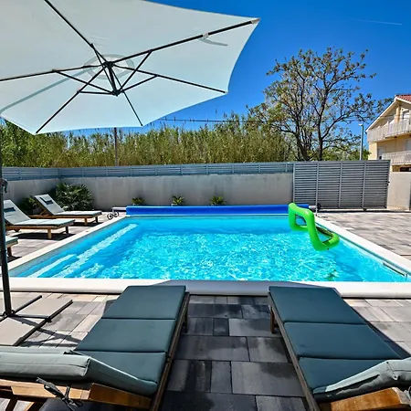 Holiday home House Sara With Heated Pool Privlaka (Zadar)