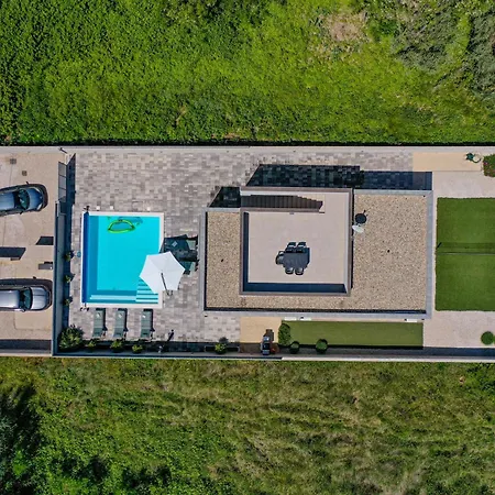 House Sara With Heated Pool * Privlaka (Zadar)