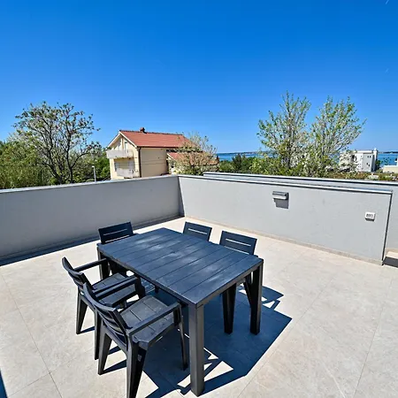 House Sara With Heated Pool Holiday home