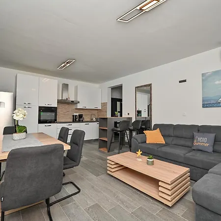 Holiday home House Sara With Heated Pool Privlaka (Zadar)