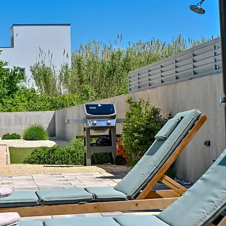 House Sara With Heated Pool * Privlaka (Zadar)