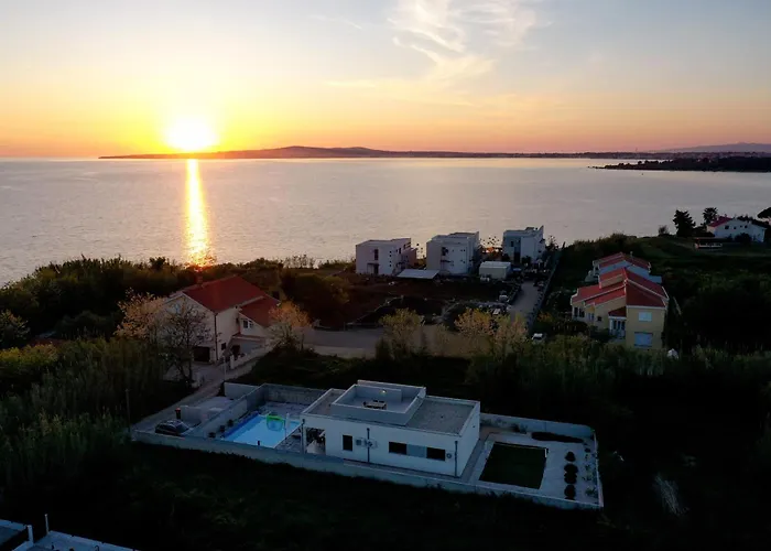 House Sara With Heated Pool Сasa de vacaciones *