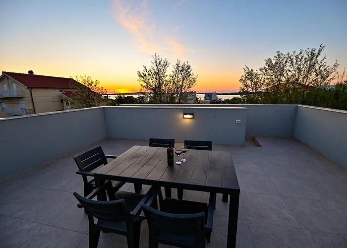 House Sara With Heated Pool * Privlaka (Zadar)