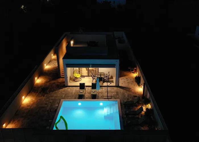 House Sara With Heated Pool