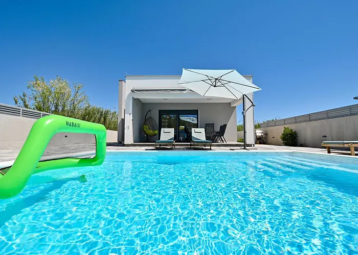 Сasa de vacaciones House Sara With Heated Pool