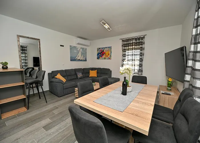 House Sara With Heated Pool *