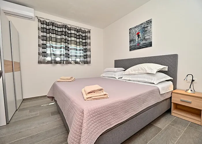 House Sara With Heated Pool Casa vacanze *